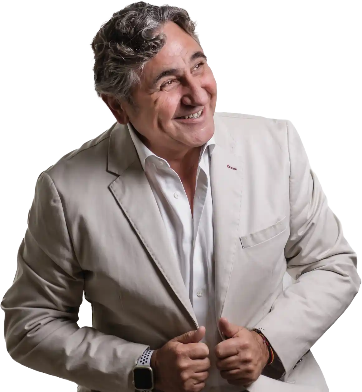 Imagen recortada de Javier Segarra, elegantemente vestido